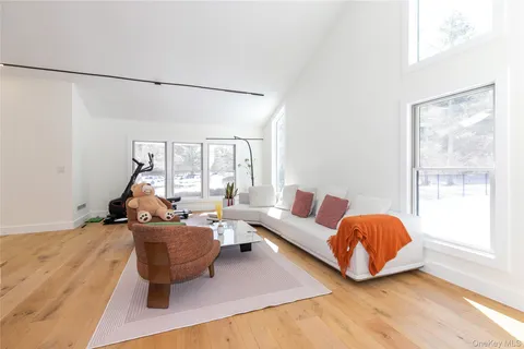 $2,798,000 | 45 Carriage Court, Muttontown, NY 11791