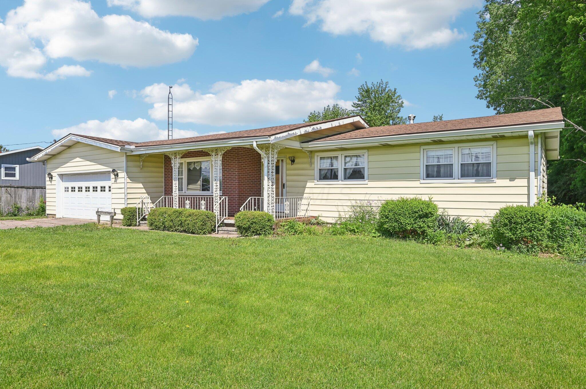 3910 Dayton Springfield Road Springfield, OH 45502 - Photo 2 of 44 3-web-or-mls-Dayton Springfield Rd-2005-