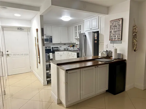 $4,750 | 100 Bayview Drive, Unit 1405, Sunny Isles Beach, FL 33160