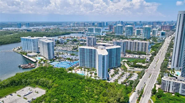 $4,750 | 100 Bayview Drive, Unit 1405, Sunny Isles Beach, FL 33160