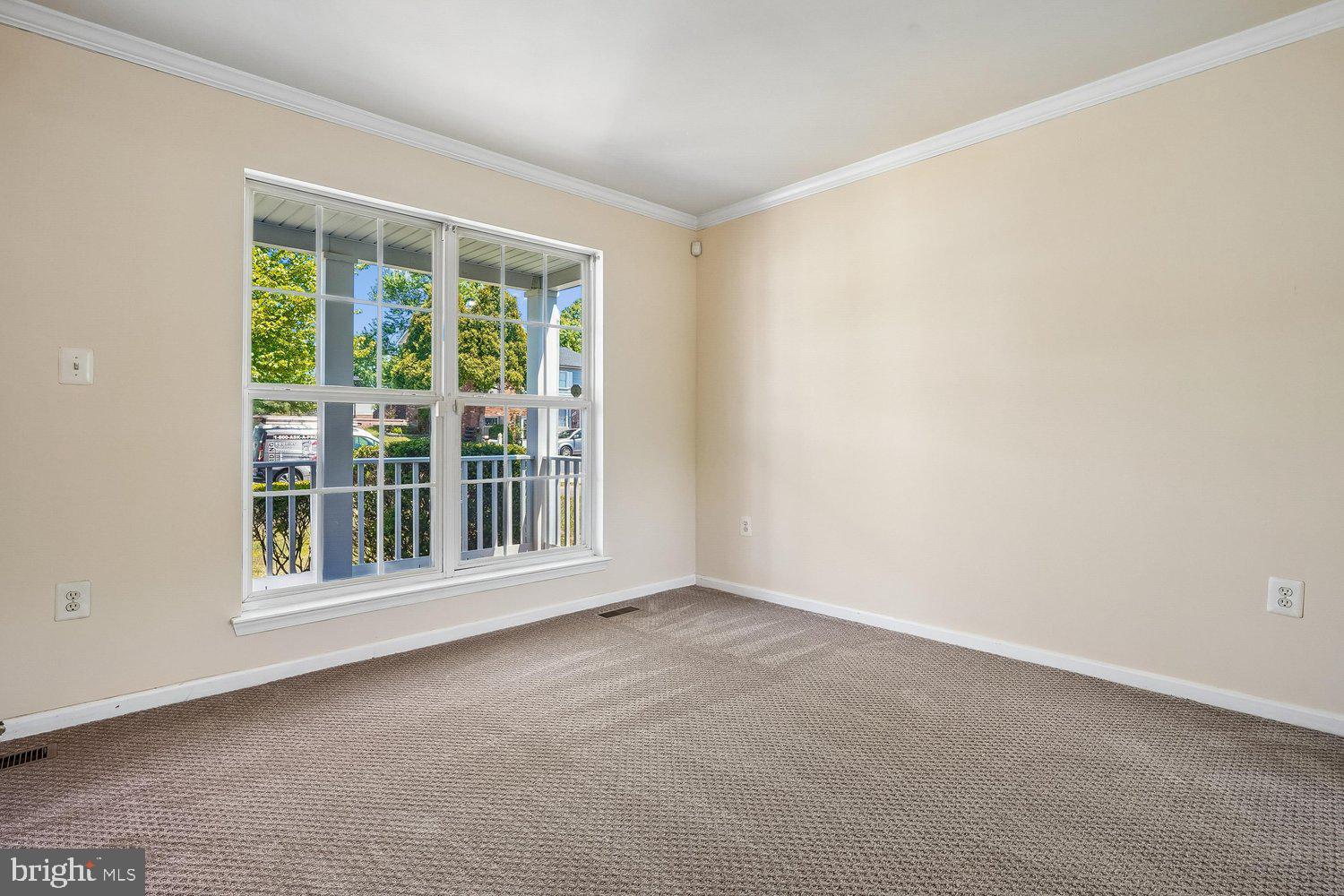 14677 Cloverdale Road Woodbridge, VA 22193 - Photo 13 of 72 Living Room