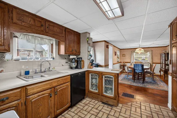 $179,900 | 2015 North Zenith Avenue, Davenport, IA 52804