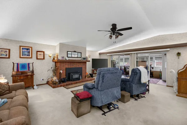 $179,900 | 2015 North Zenith Avenue, Davenport, IA 52804