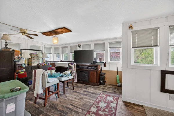 $179,900 | 2015 North Zenith Avenue, Davenport, IA 52804