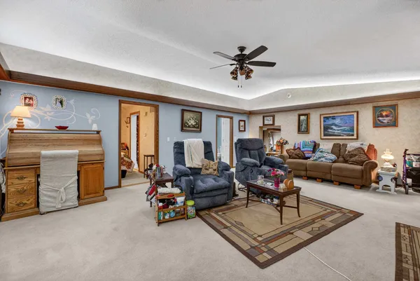 $179,900 | 2015 North Zenith Avenue, Davenport, IA 52804