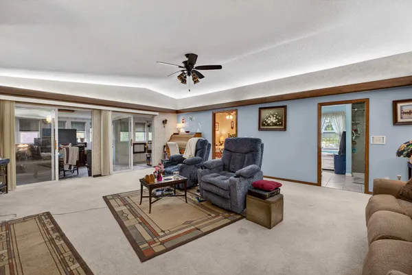 $179,900 | 2015 North Zenith Avenue, Davenport, IA 52804
