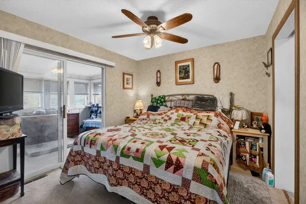$179,900 | 2015 North Zenith Avenue, Davenport, IA 52804