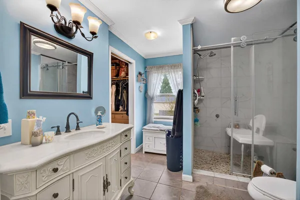 $179,900 | 2015 North Zenith Avenue, Davenport, IA 52804