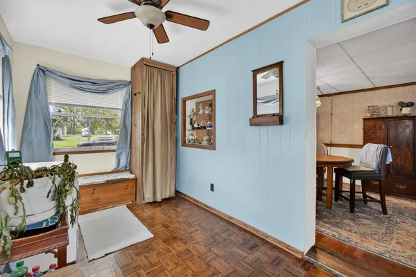 $179,900 | 2015 North Zenith Avenue, Davenport, IA 52804