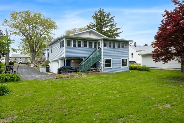 $179,900 | 2015 North Zenith Avenue, Davenport, IA 52804