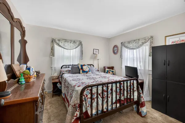 $179,900 | 2015 North Zenith Avenue, Davenport, IA 52804