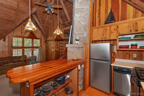 $2,450 | 295 Sunset Drive, Lake Arrowhead, CA 92352
