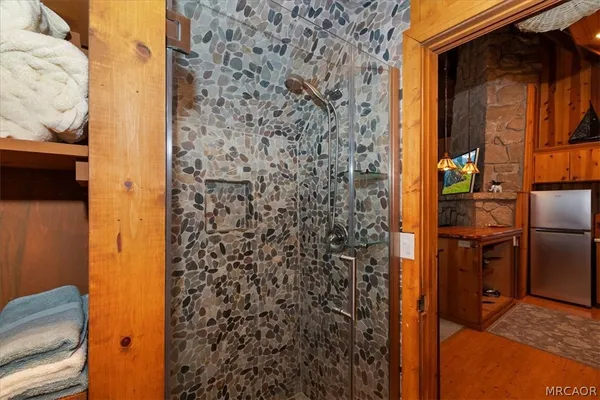 $2,450 | 295 Sunset Drive, Lake Arrowhead, CA 92352
