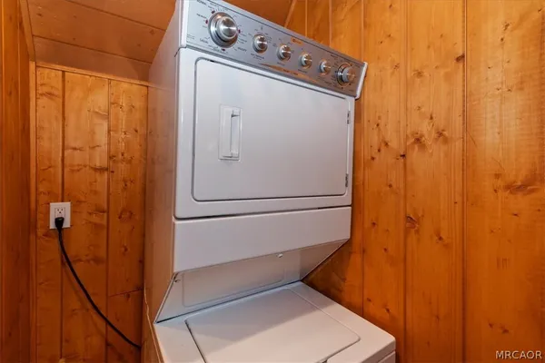 $2,450 | 295 Sunset Drive, Lake Arrowhead, CA 92352