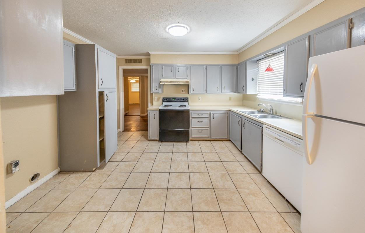 4318 41st Street Lubbock, TX 79413 - Photo 3 of 24 Photo 3