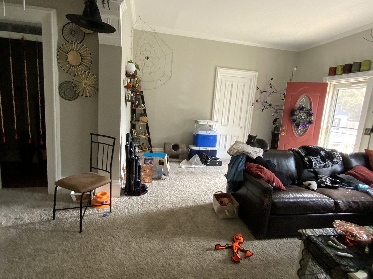 404 South Batavia Avenue Batavia, IL 60510 - Photo 13 of 37 a living room with furniture and a window