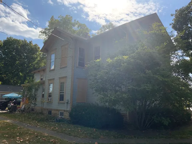 a view of a house with a yard