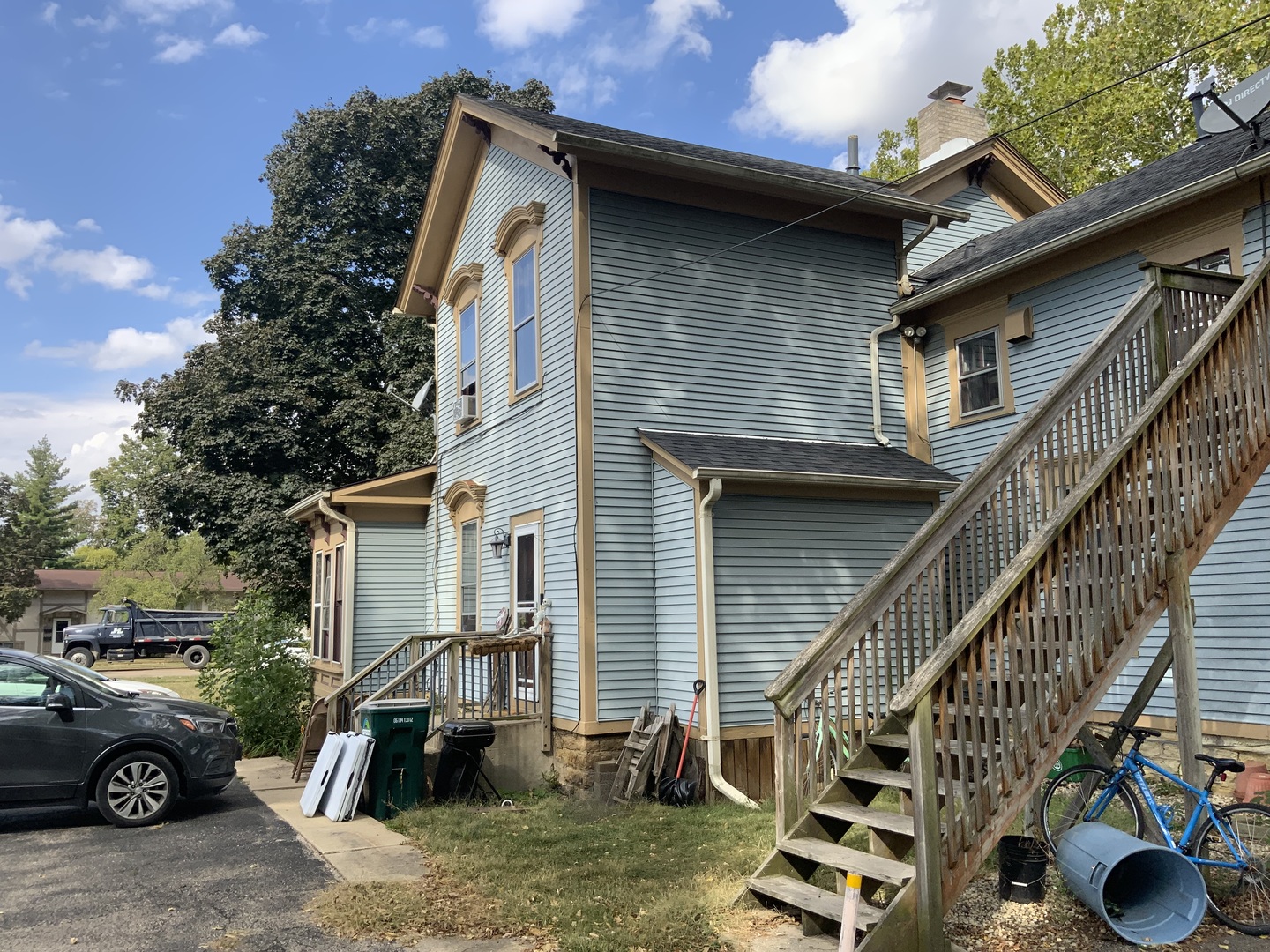 404 South Batavia Avenue Batavia, IL 60510 - Photo 7 of 37 a front view of a house with parking space