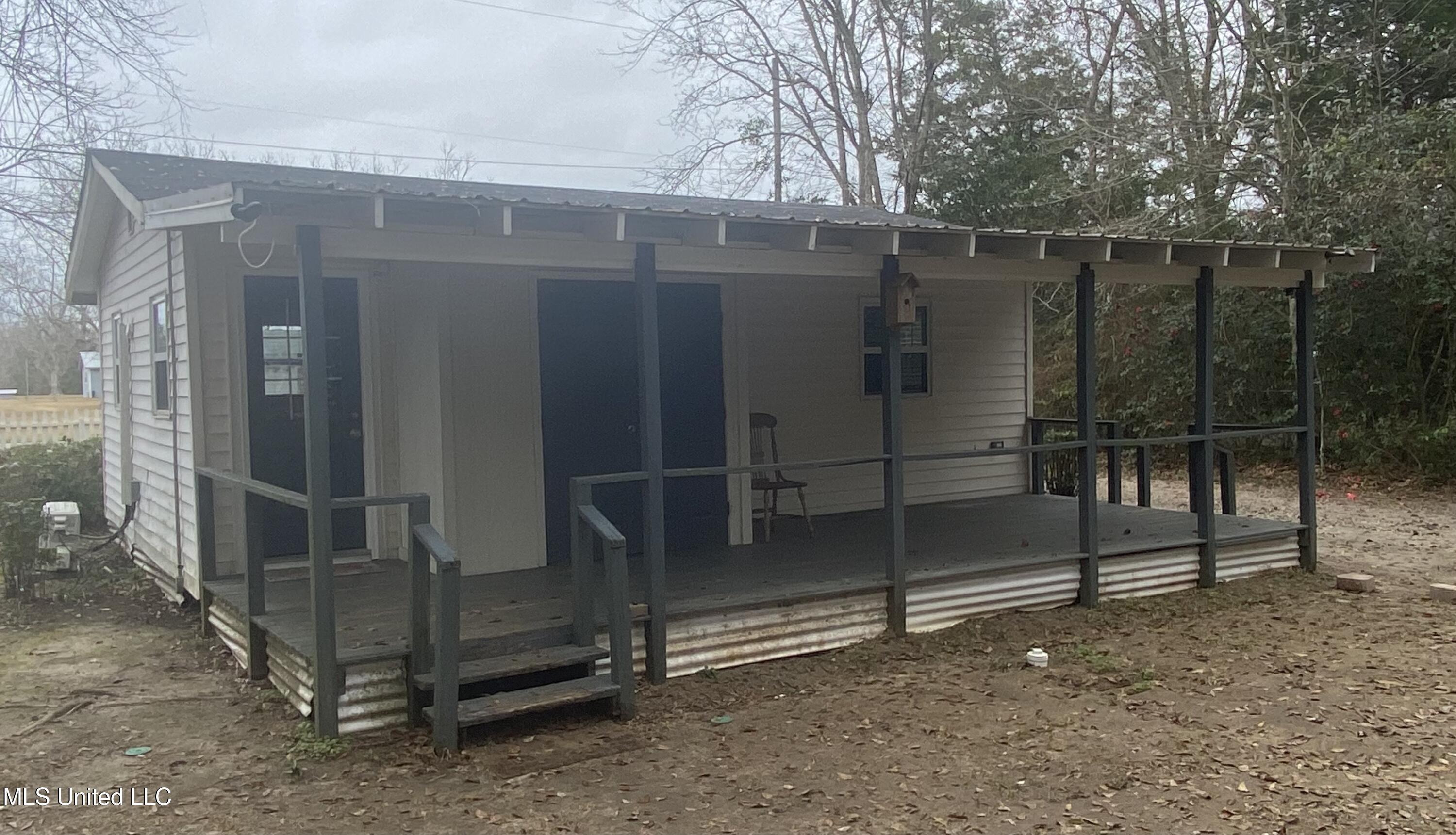 14691 North Swan Road Gulfport, MS 39503 - Photo 21 of 25 Covered Back Patio