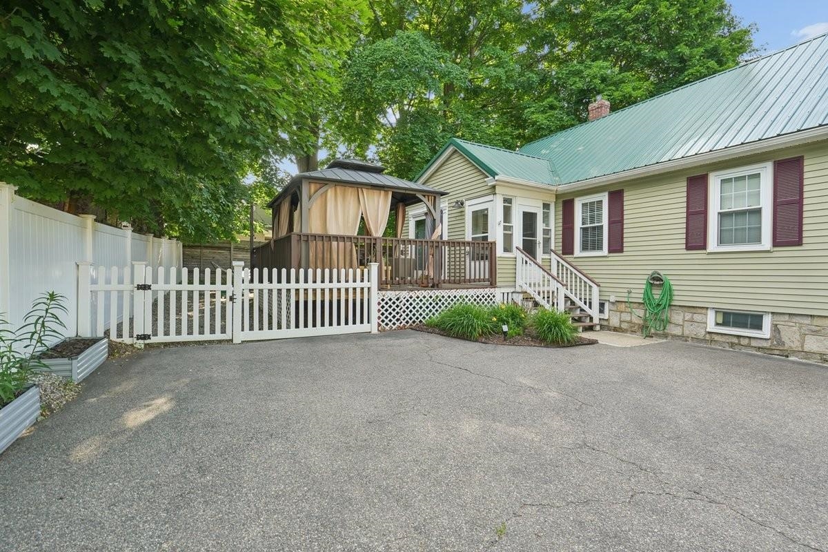173 Mammoth Road Manchester, NH 03109 - Photo 7 of 39 Gallery Image 7