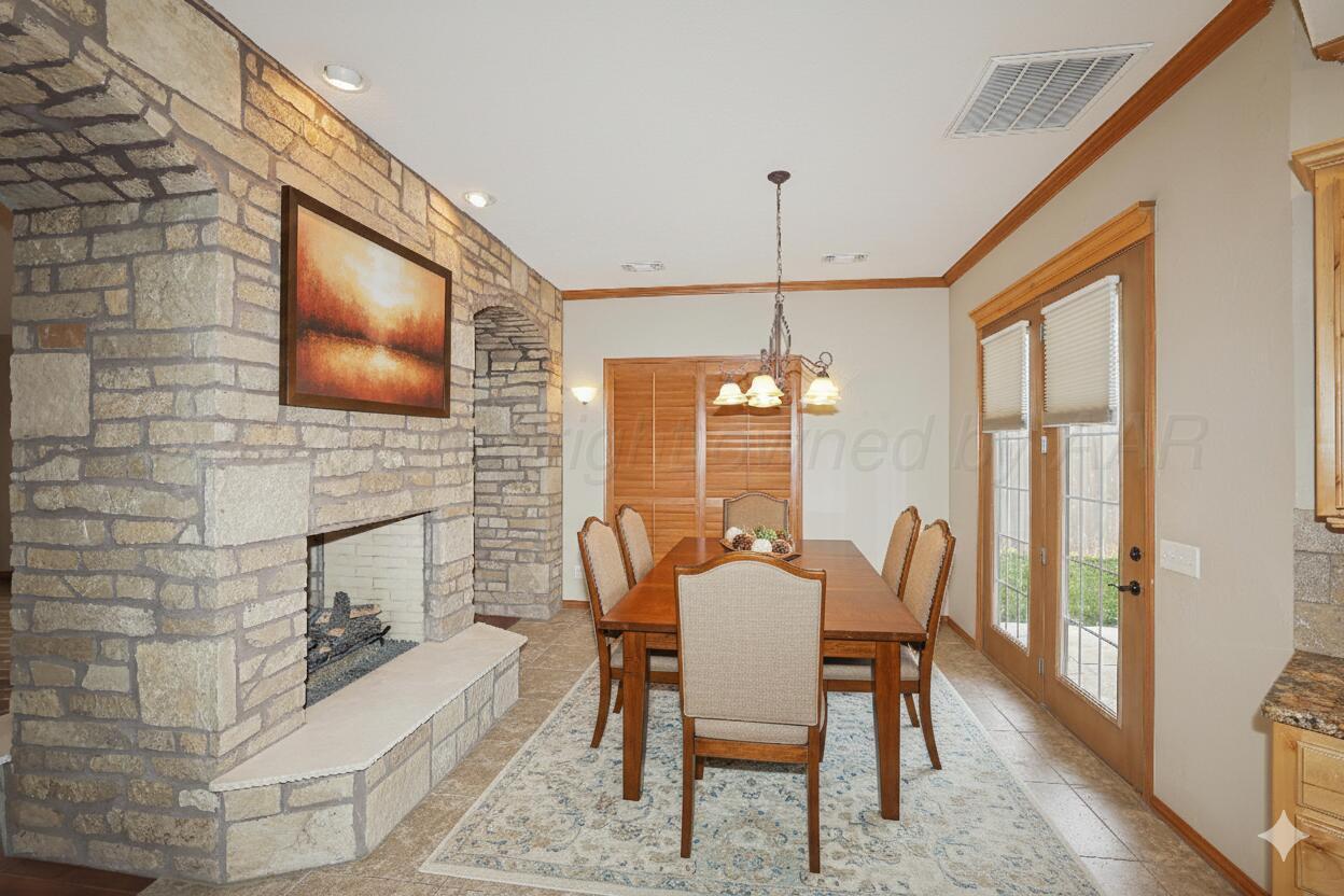 7909 London Court Amarillo, TX 79119 - Photo 7 of 34 Dining Area Virtually Staged