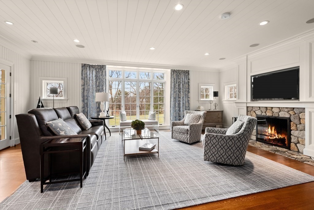 76 Robin Road Weston, MA 02493 - Photo 13 of 41