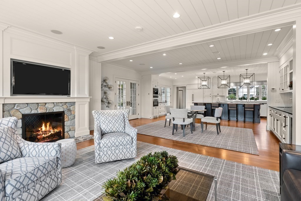 76 Robin Road Weston, MA 02493 - Photo 14 of 41