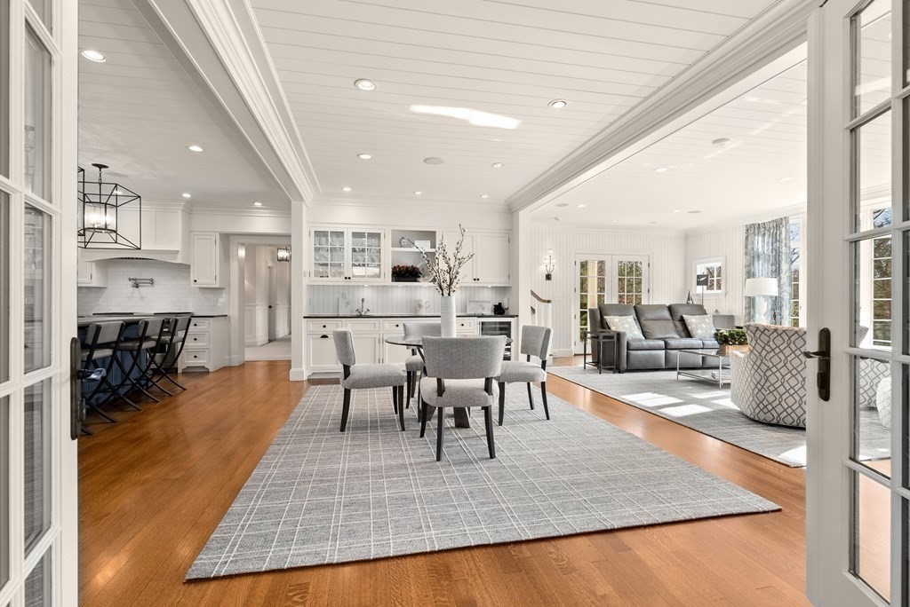 76 Robin Road Weston, MA 02493 - Photo 15 of 41