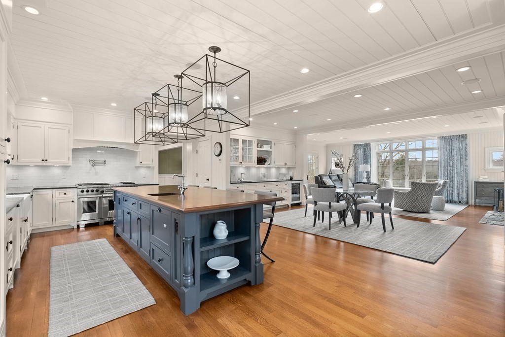 76 Robin Road Weston, MA 02493 - Photo 17 of 41