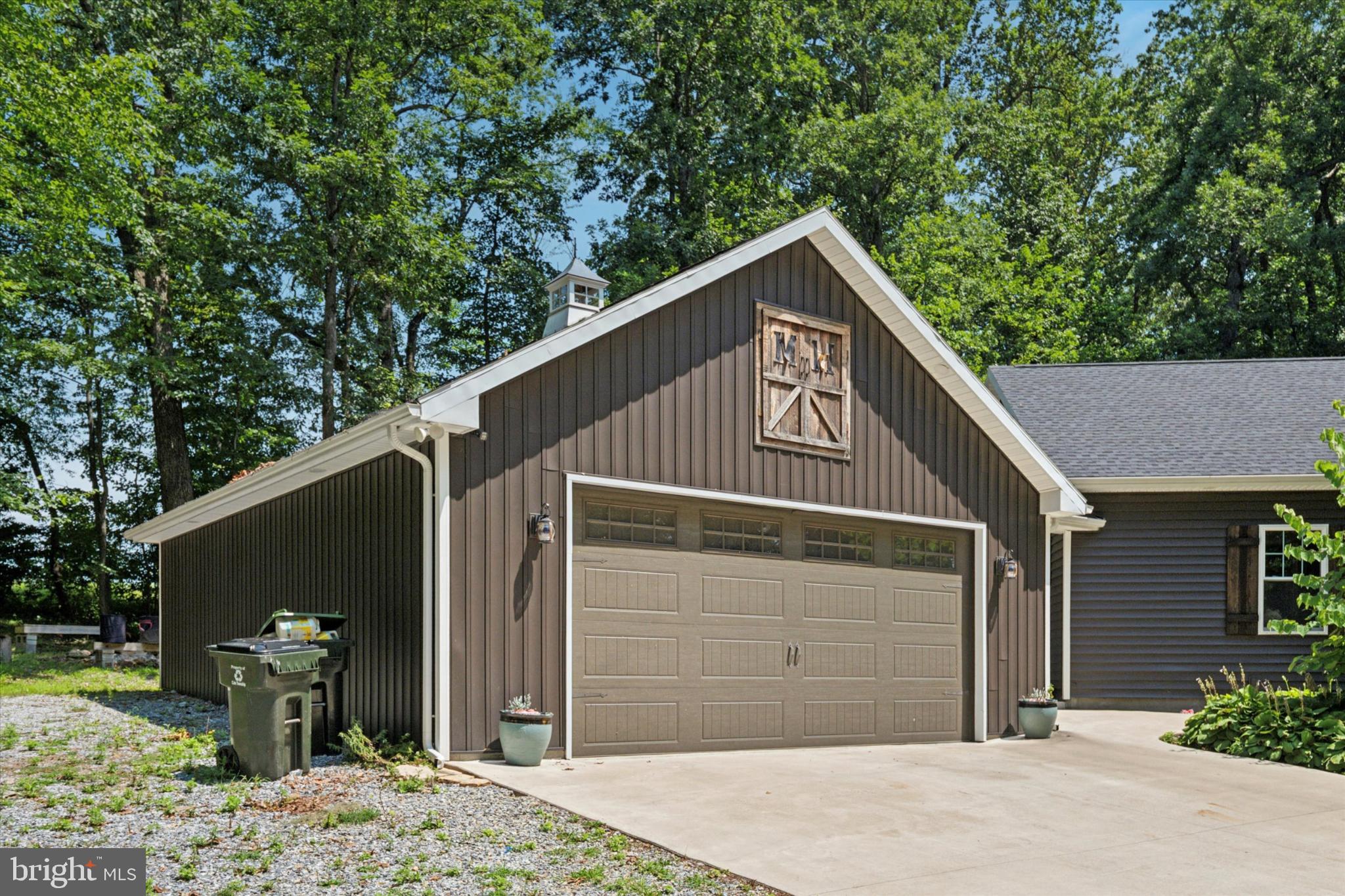 951 North Bailey Road Downingtown, PA 19335 - Photo 4 of 35 Charming garage nestled among lush greenery.