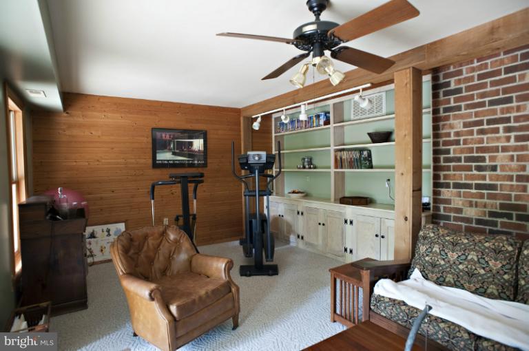 19386 Teman Road Beaverdam, VA 23015 - Photo 19 of 28 Family Room