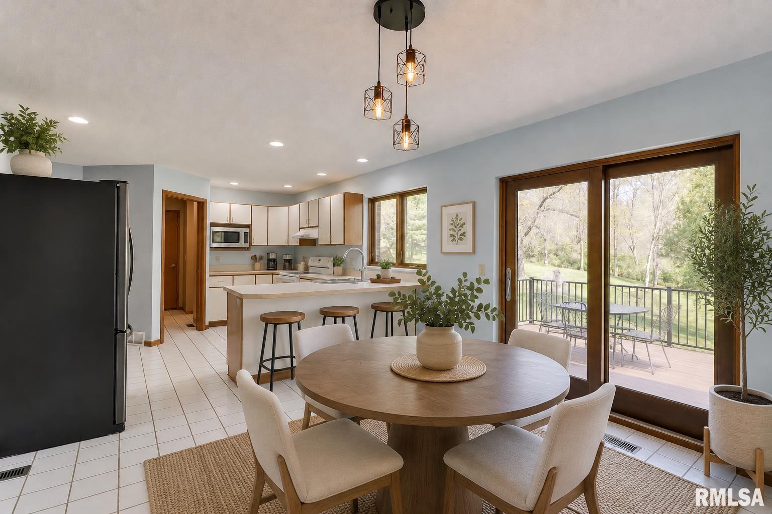 4729 Hidden Cove Road Quincy, IL 62305 - Photo 5 of 17