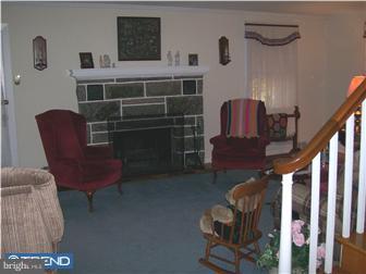 212 Brookhaven Road Brookhaven, PA 19015 - Photo 3 of 11 Living Room