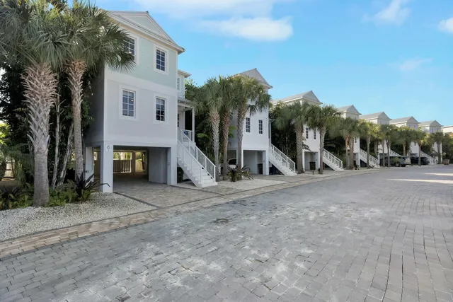 $2,725,000 | 11890 1st Ave Gulf, Unit 3, Marathon, FL 33050