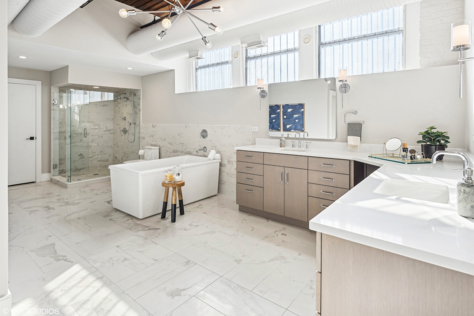 411 South Sangamon Street, Unit B Chicago, IL 60607 - Photo 17 of 24 a spacious bathroom with a double vanity sink mirror and bathtub