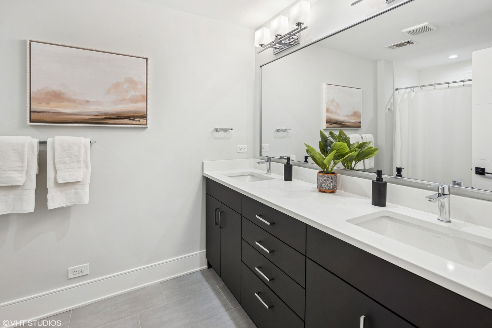 411 South Sangamon Street, Unit B Chicago, IL 60607 - Photo 20 of 24 a bathroom with a double vanity sink and a mirror