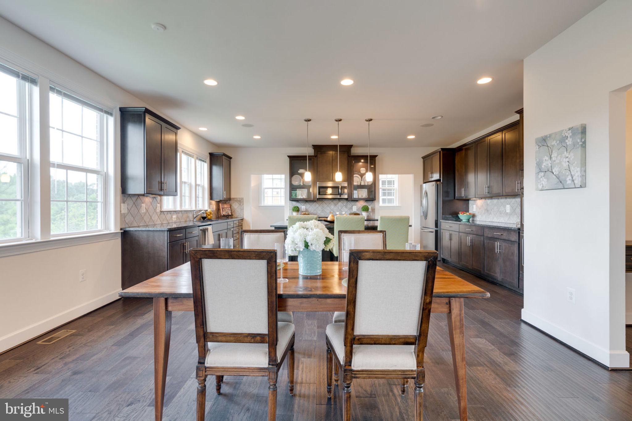 7516 Tangerine Place Lorton, VA 22079 - Photo 9 of 38 Kitchen Eat-In Area