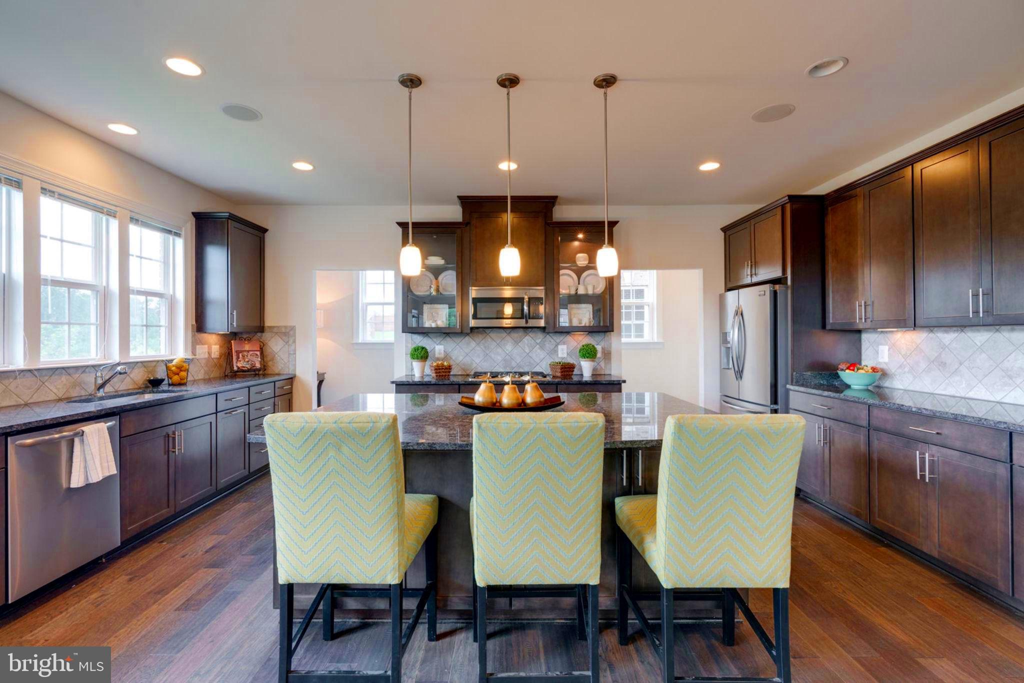 7516 Tangerine Place Lorton, VA 22079 - Photo 11 of 38 Kitchen - Granite Counters, Stainless Appliances