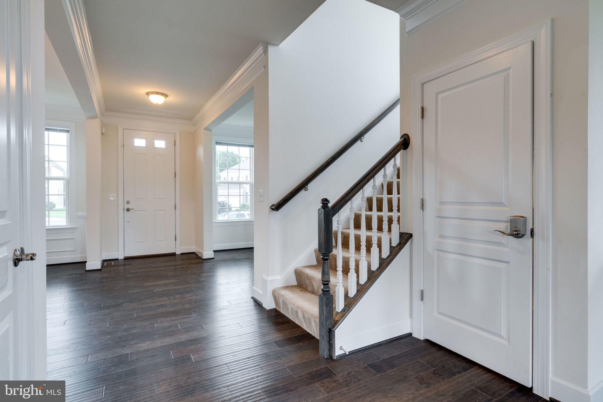 7516 Tangerine Place Lorton, VA 22079 - Photo 6 of 38 Inviting Wide Foyer
