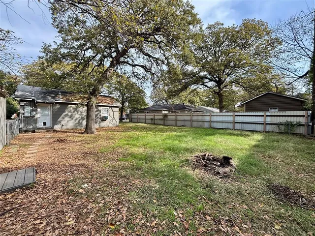 $1,245 | 5605 Thomas Lane, River Oaks, TX 76114