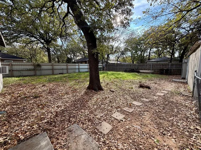$1,245 | 5605 Thomas Lane, River Oaks, TX 76114