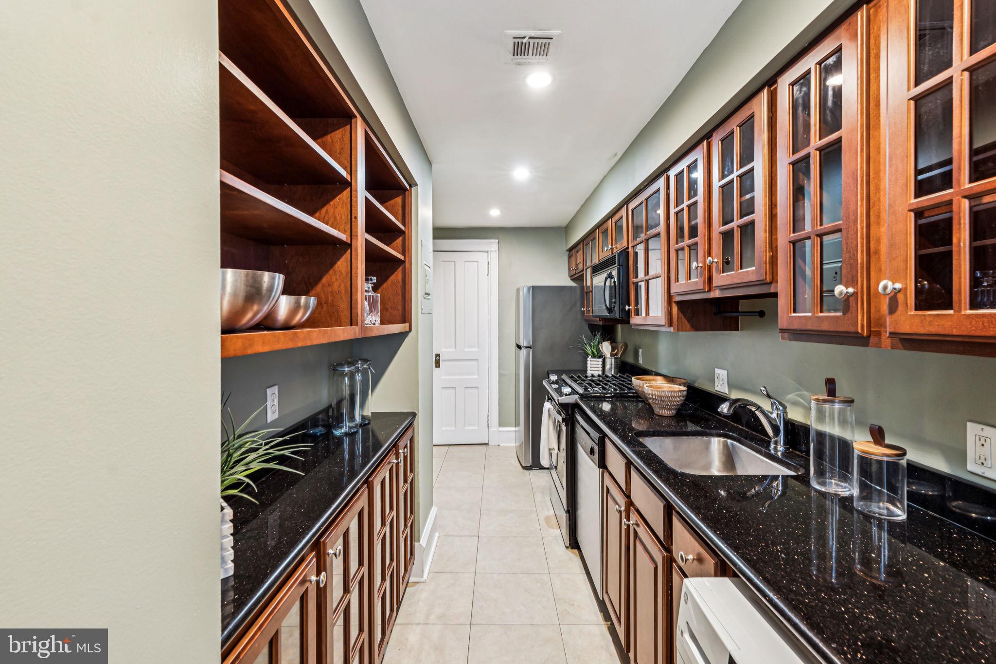 2201 Chestnut Street, Unit 503 Philadelphia, PA 19103 - Photo 12 of 22
