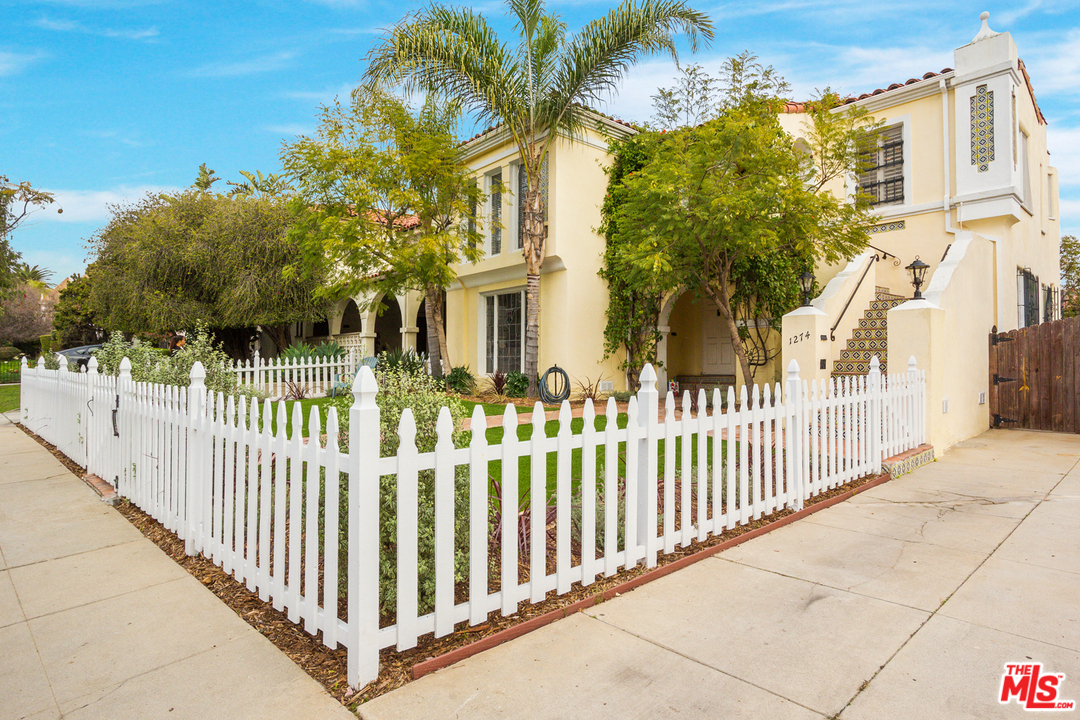 1272 South Ridgeley Drive Los Angeles, CA 90019 - Photo 2 of 41