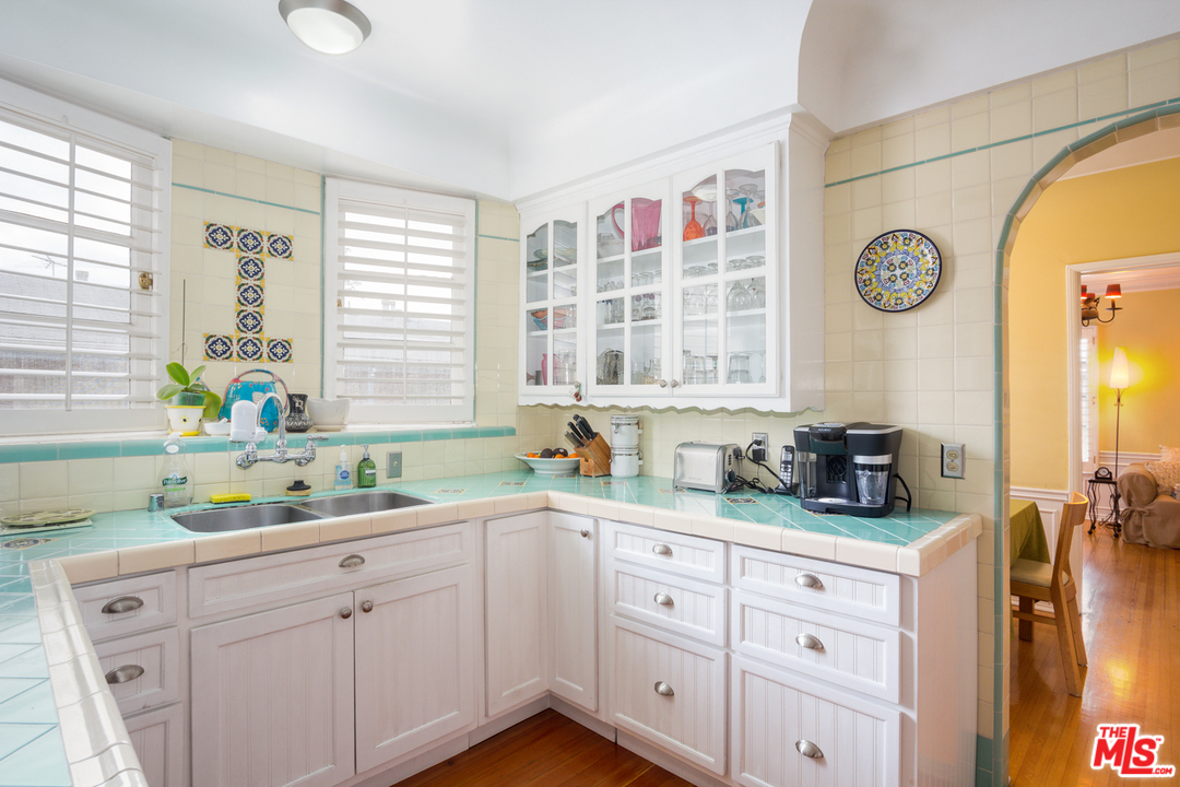 1272 South Ridgeley Drive Los Angeles, CA 90019 - Photo 12 of 41