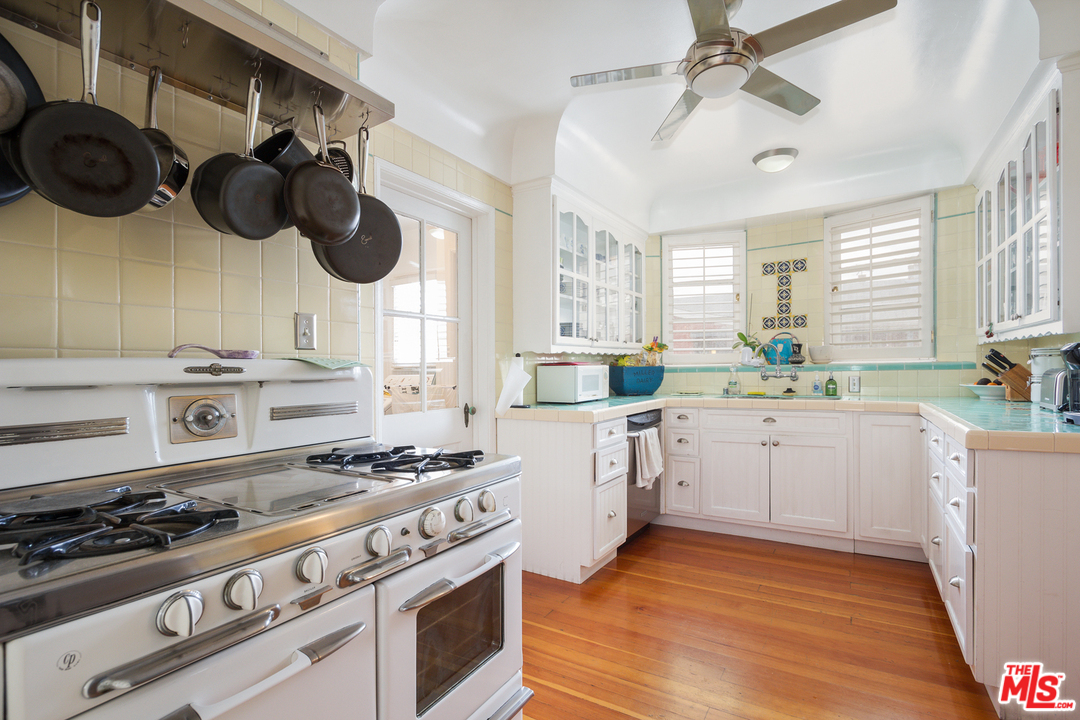 1272 South Ridgeley Drive Los Angeles, CA 90019 - Photo 13 of 41