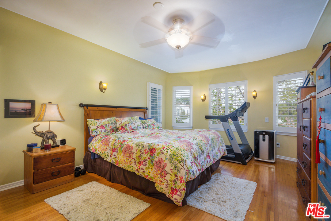 1272 South Ridgeley Drive Los Angeles, CA 90019 - Photo 14 of 41
