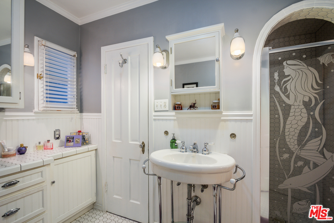 1272 South Ridgeley Drive Los Angeles, CA 90019 - Photo 15 of 41