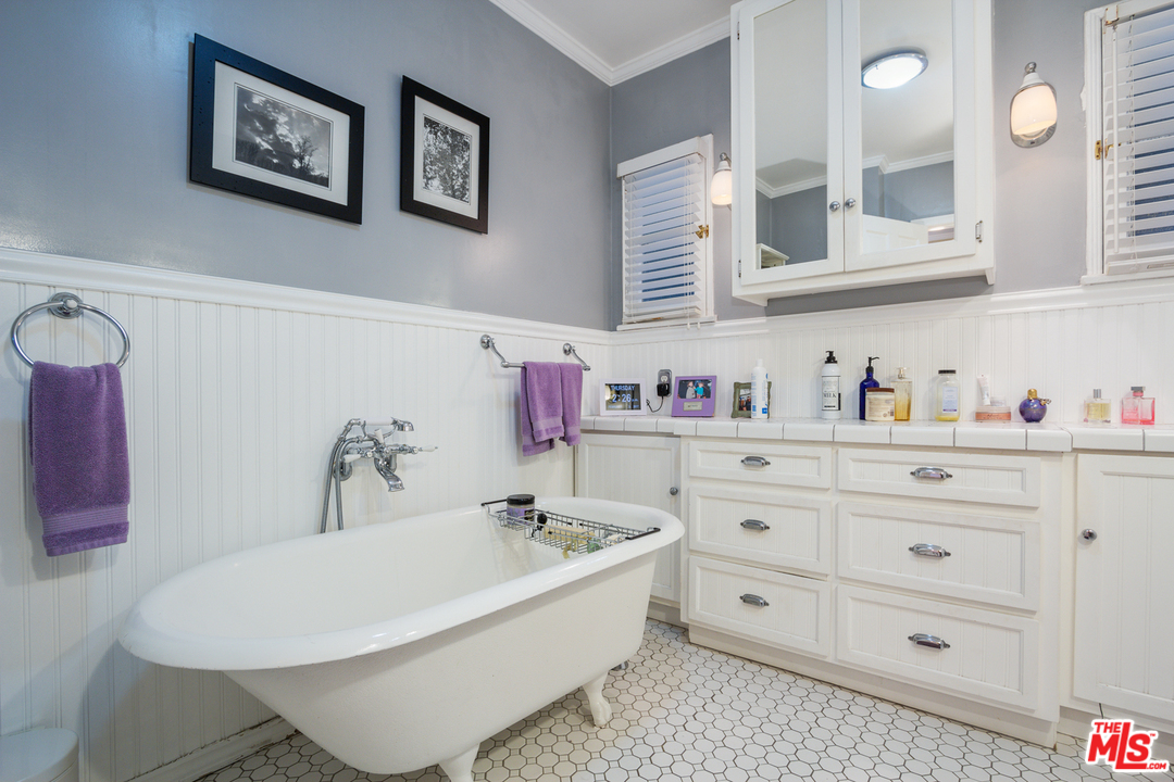 1272 South Ridgeley Drive Los Angeles, CA 90019 - Photo 16 of 41