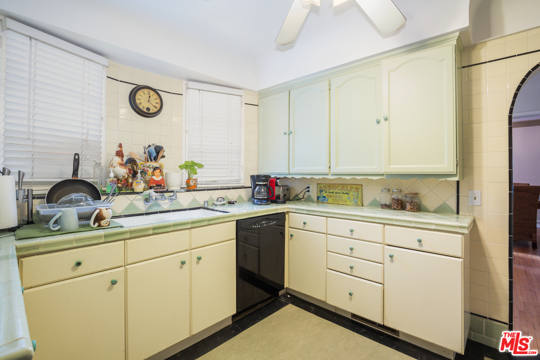 1272 South Ridgeley Drive Los Angeles, CA 90019 - Photo 29 of 41