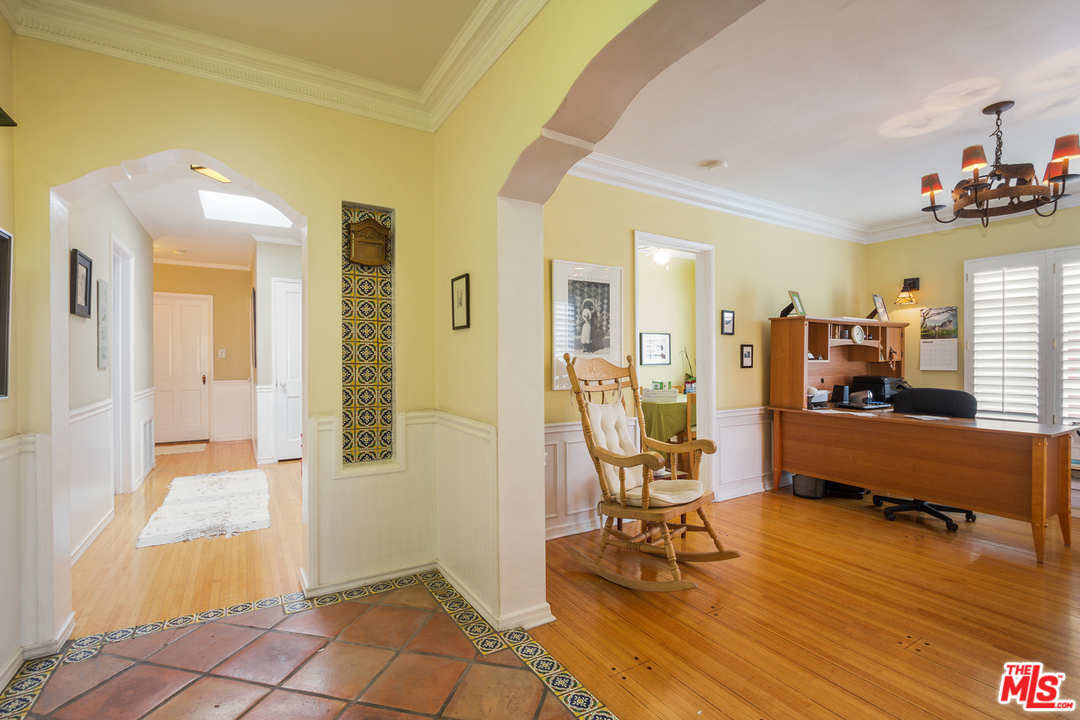 1272 South Ridgeley Drive Los Angeles, CA 90019 - Photo 8 of 41